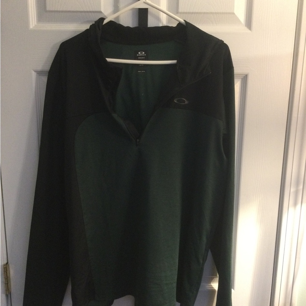 Oakley Men's Black and Dark Green Zip-Up Sweater